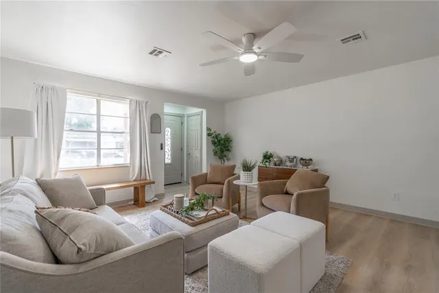 Photo 4 — 117 NE 11th Street, Moore, OK 73160