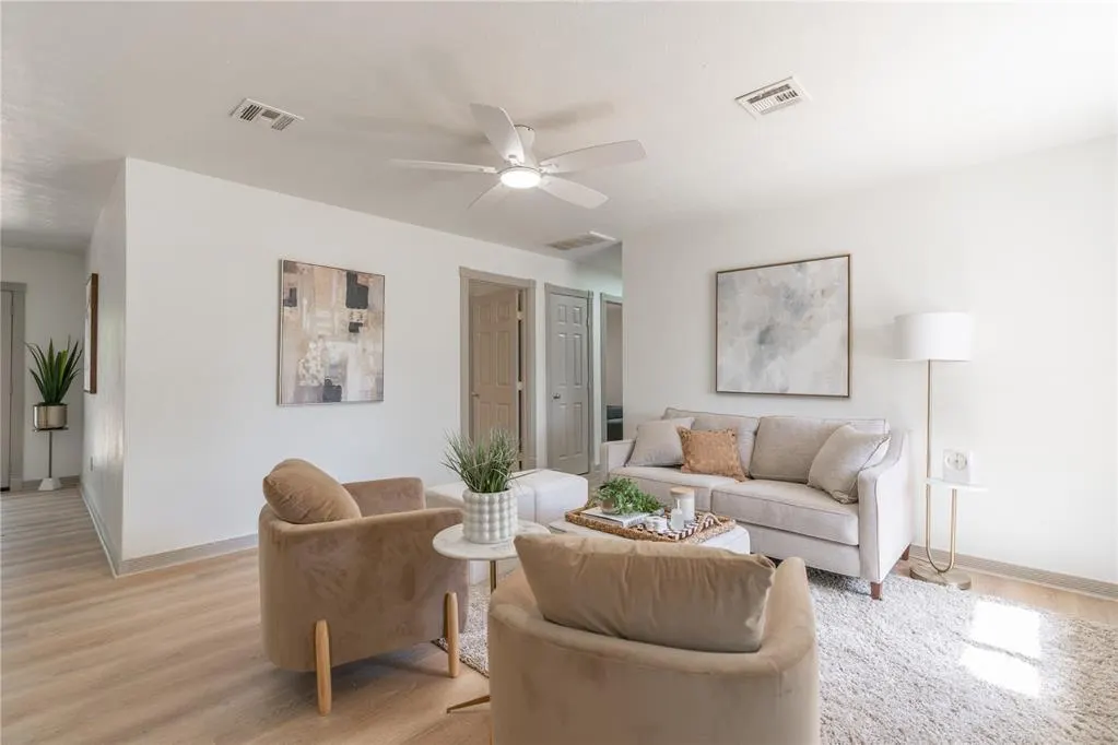 Photo 5 — 117 NE 11th Street, Moore, OK 73160