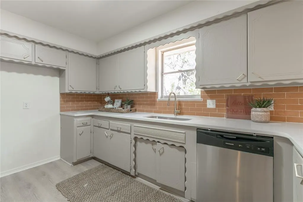 Photo 8 — 117 NE 11th Street, Moore, OK 73160
