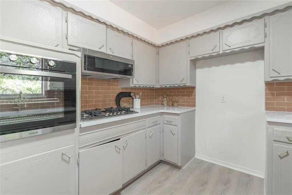 Photo 9 — 117 NE 11th Street, Moore, OK 73160