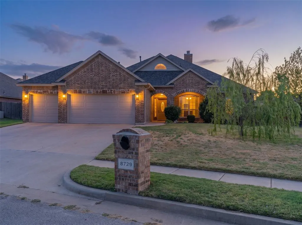 Front exterior — 8729 Ally Way, Yukon, OK 73099