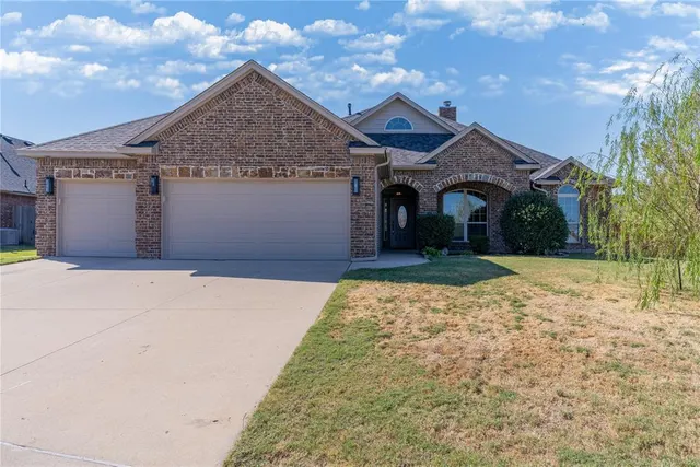 Photo 4 — 8729 Ally Way, Yukon, OK 73099