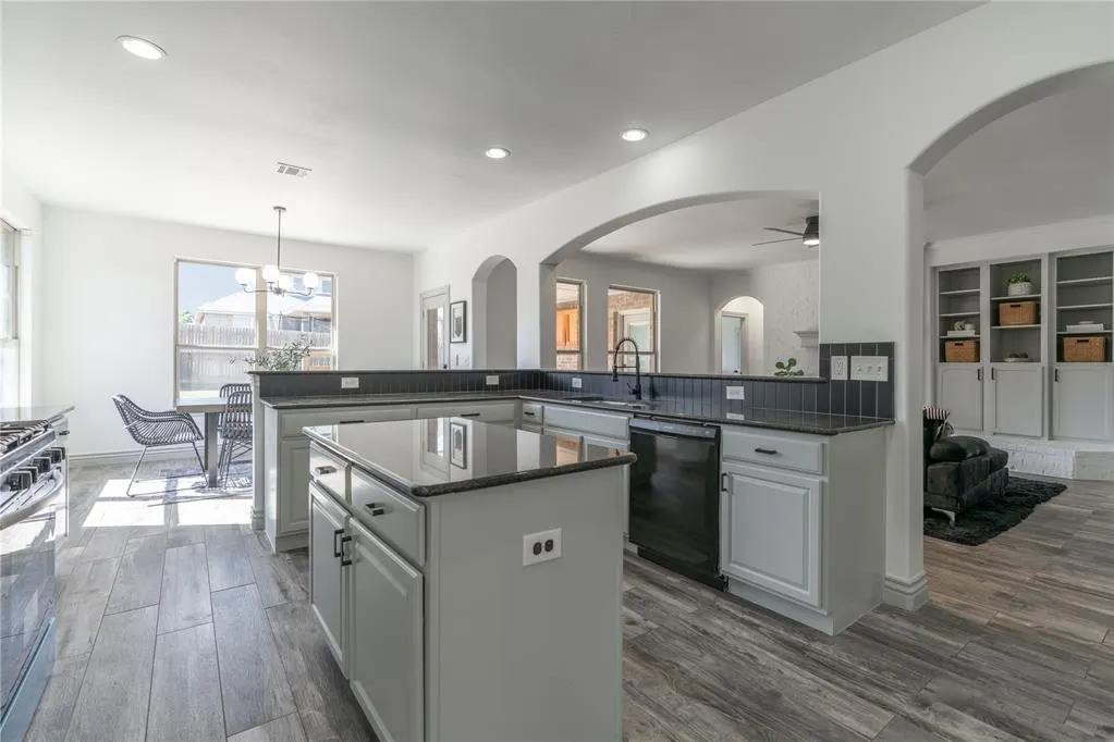 Photo 16 — 8729 Ally Way, Yukon, OK 73099