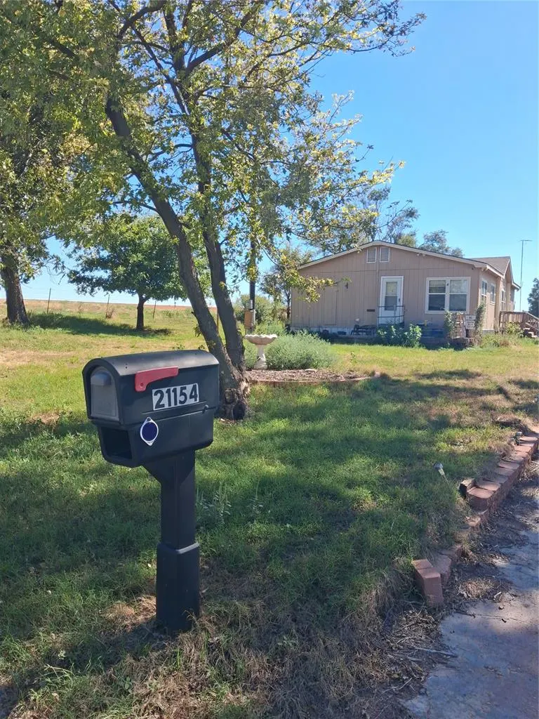 Photo 2 — 21154 E 1130 Road, Foss, OK 73647