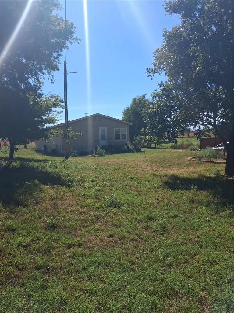 Photo 3 — 21154 E 1130 Road, Foss, OK 73647