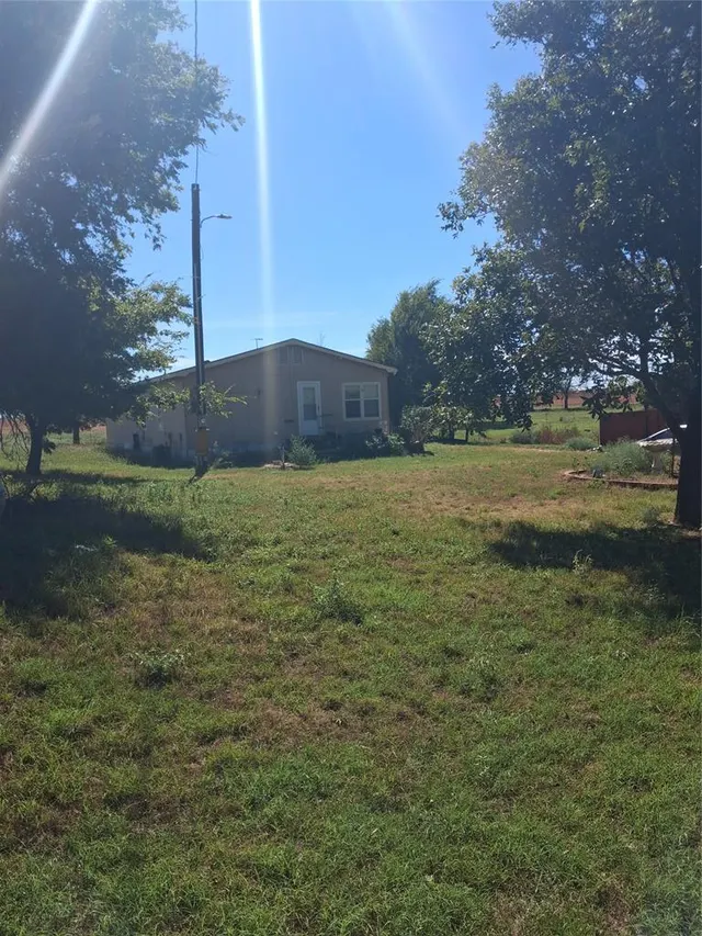 Photo 3 — 21154 E 1130 Road, Foss, OK 73647