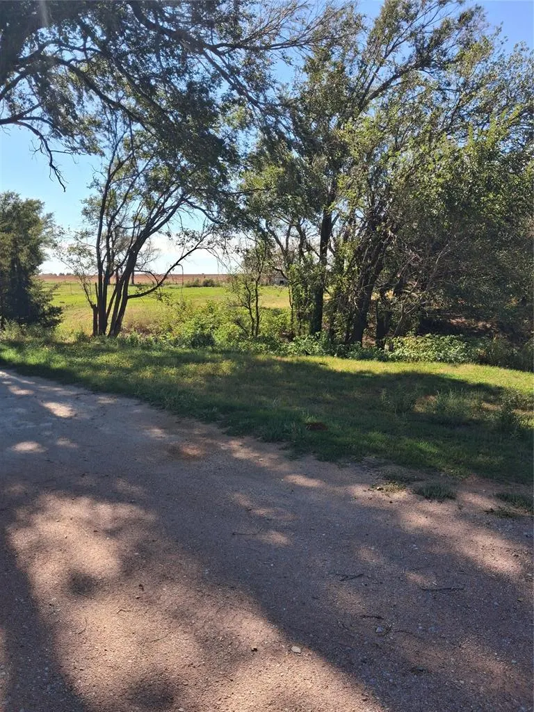 Photo 6 — 21154 E 1130 Road, Foss, OK 73647