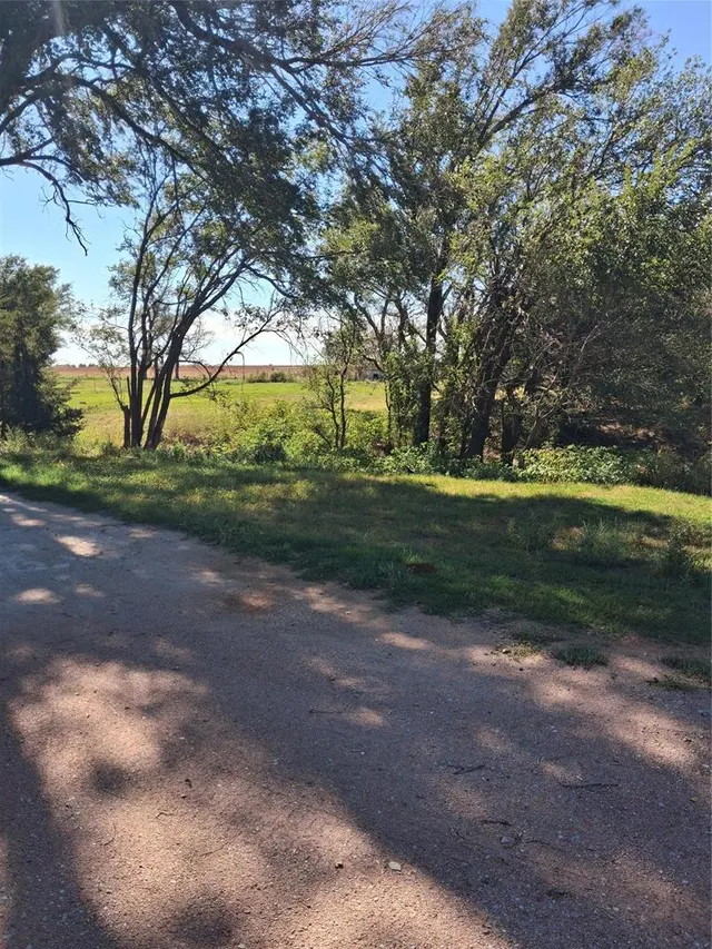 Photo 6 — 21154 E 1130 Road, Foss, OK 73647