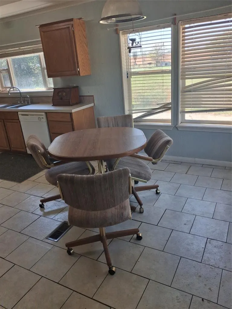 Photo 10 — 21154 E 1130 Road, Foss, OK 73647