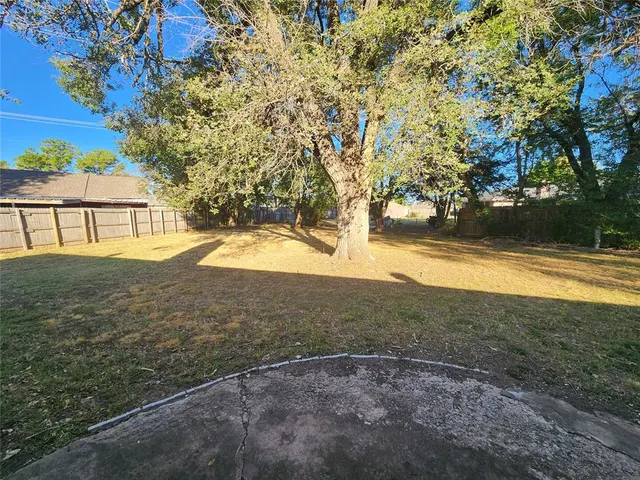 Photo 7 — 1801 Burnt Oak Street, Norman, OK 73071