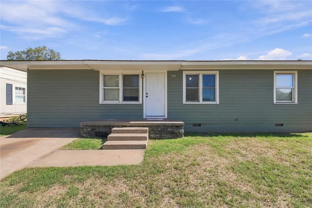 Front exterior — 154 Blackburn Boulevard, Elk City, OK 73644