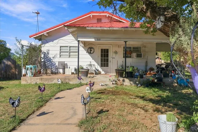 Photo 2 — 313 S Magnolia Avenue, Erick, OK 73645