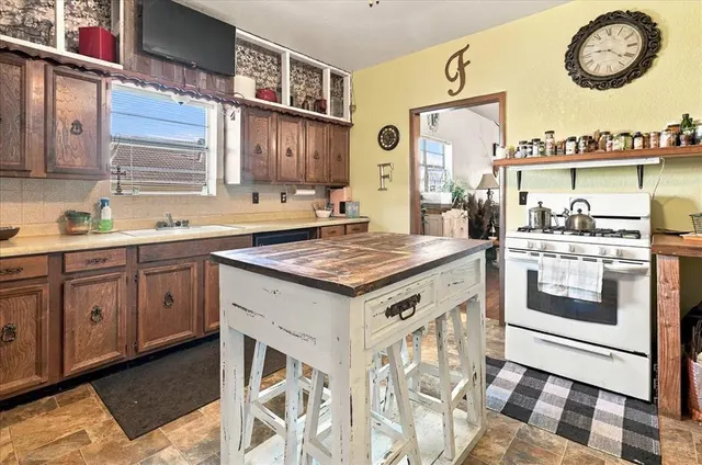 Photo 8 — 313 S Magnolia Avenue, Erick, OK 73645
