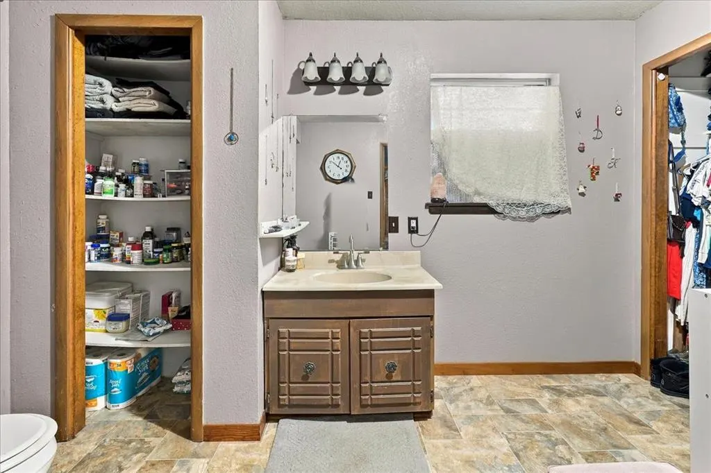 Photo 15 — 313 S Magnolia Avenue, Erick, OK 73645