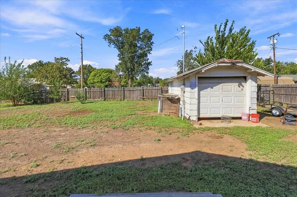 Photo 22 — 313 S Magnolia Avenue, Erick, OK 73645