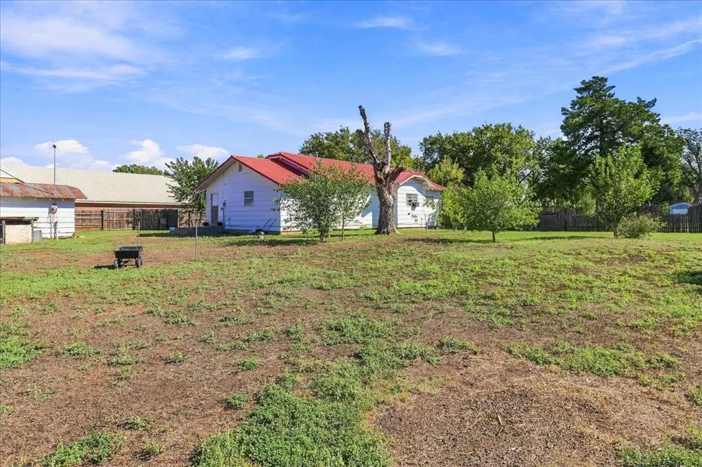 Photo 24 — 313 S Magnolia Avenue, Erick, OK 73645