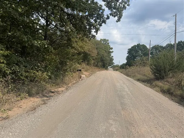 Photo 2 — 32132 Yellow Brick Road, Tecumseh, OK 74873