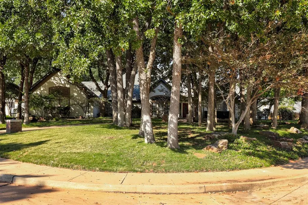 Photo 2 — 1823 Oak Forest Drive, Edmond, OK 73025