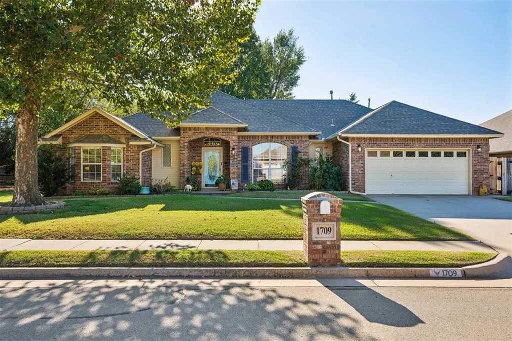 Front exterior — 1709 Redtail Hawk, Edmond, OK 73003