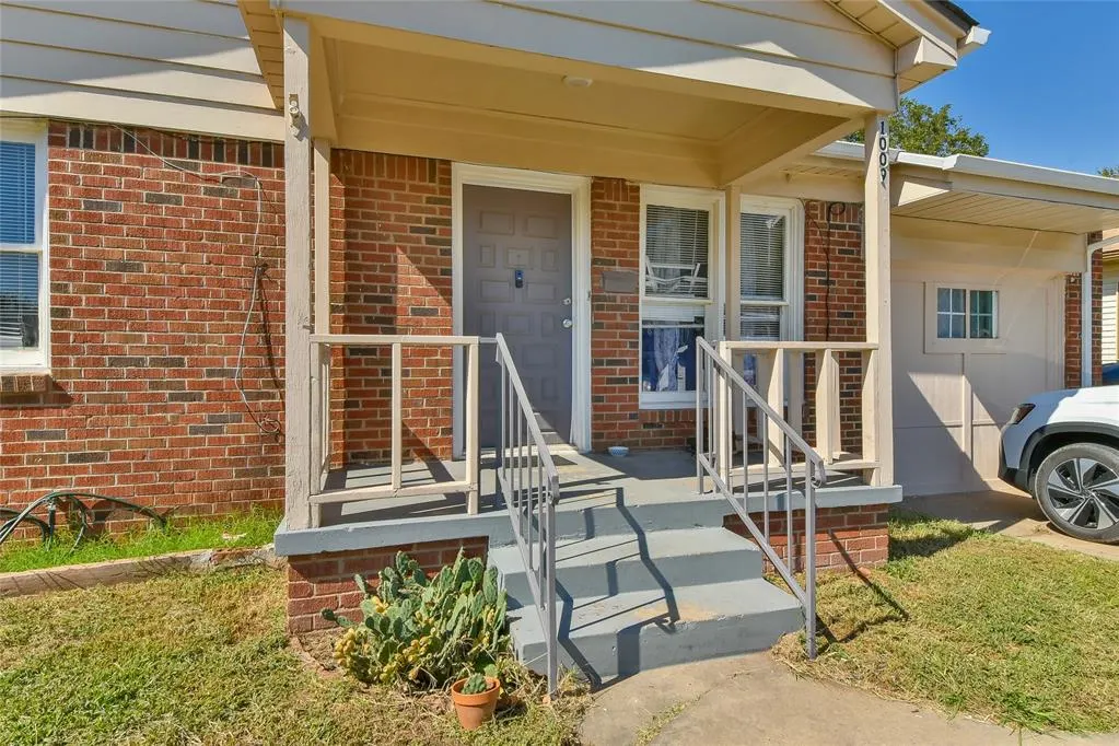 Photo 2 — 1009 N Farra Drive, Oklahoma City, OK 73107