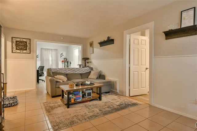 Photo 3 — 1009 N Farra Drive, Oklahoma City, OK 73107