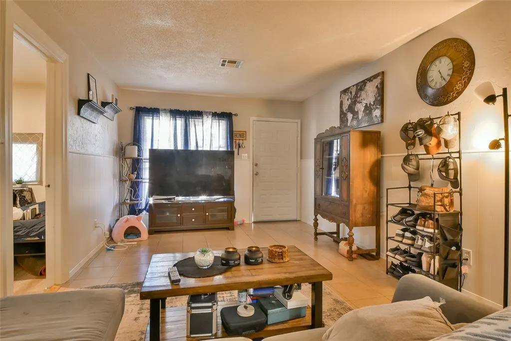 Photo 4 — 1009 N Farra Drive, Oklahoma City, OK 73107