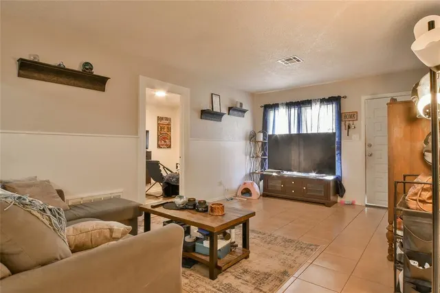 Photo 5 — 1009 N Farra Drive, Oklahoma City, OK 73107
