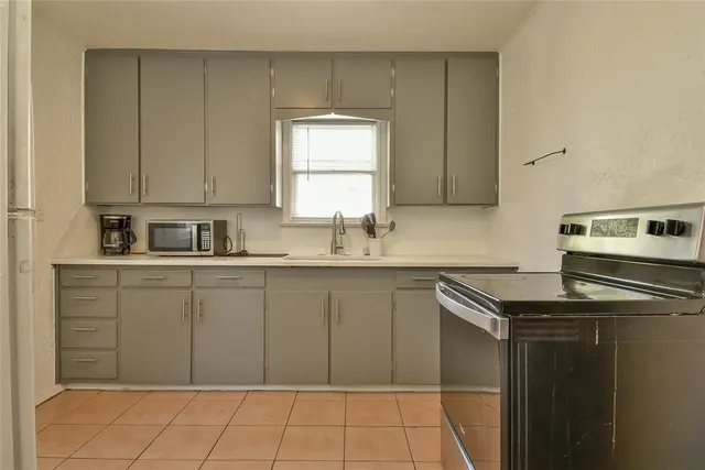 Photo 8 — 1009 N Farra Drive, Oklahoma City, OK 73107