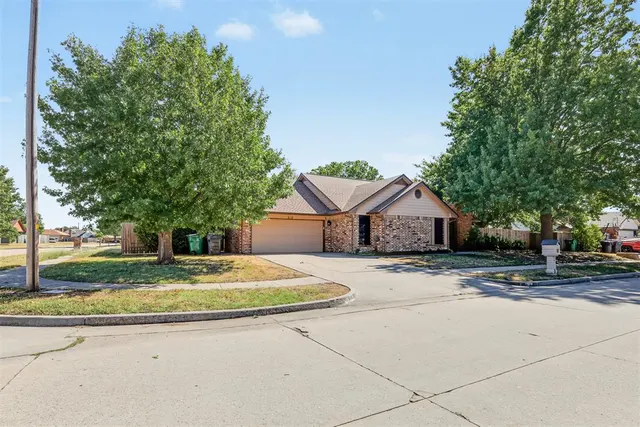 Photo 2 — 616 Cypress Drive, Oklahoma City, OK 73170