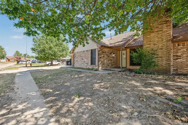 Photo 5 — 616 Cypress Drive, Oklahoma City, OK 73170