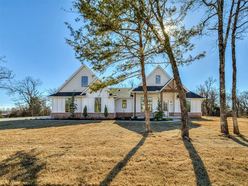 Front exterior — 21200 Reserve Circle, Harrah, OK 73045