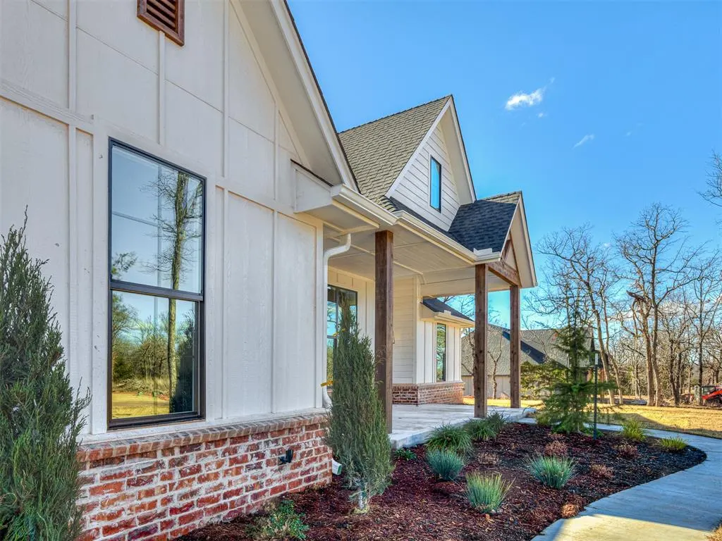 Photo 2 — 21200 Reserve Circle, Harrah, OK 73045