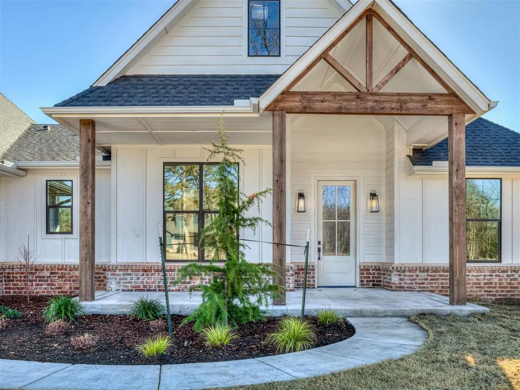 Photo 3 — 21200 Reserve Circle, Harrah, OK 73045