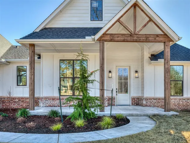 Photo 3 — 21200 Reserve Circle, Harrah, OK 73045