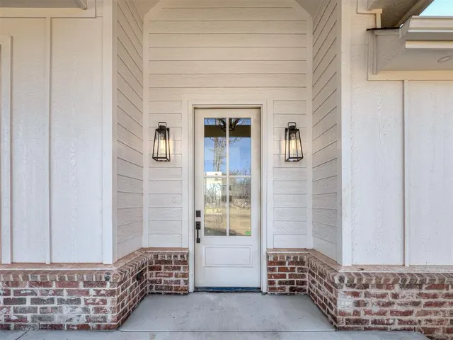 Photo 4 — 21200 Reserve Circle, Harrah, OK 73045