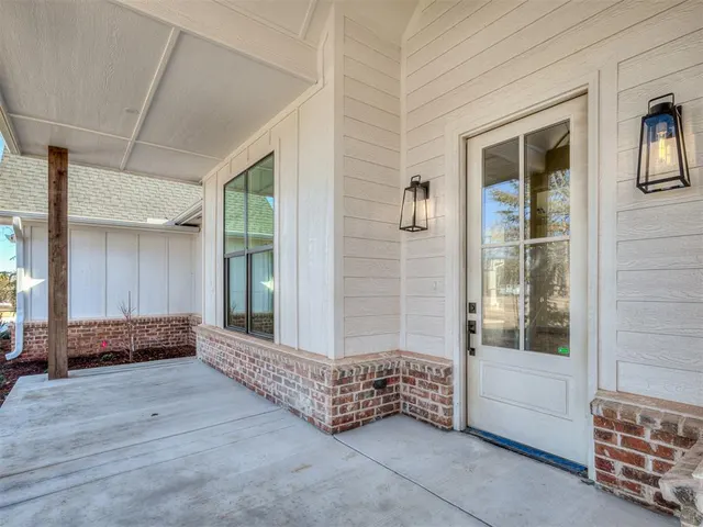 Photo 5 — 21200 Reserve Circle, Harrah, OK 73045