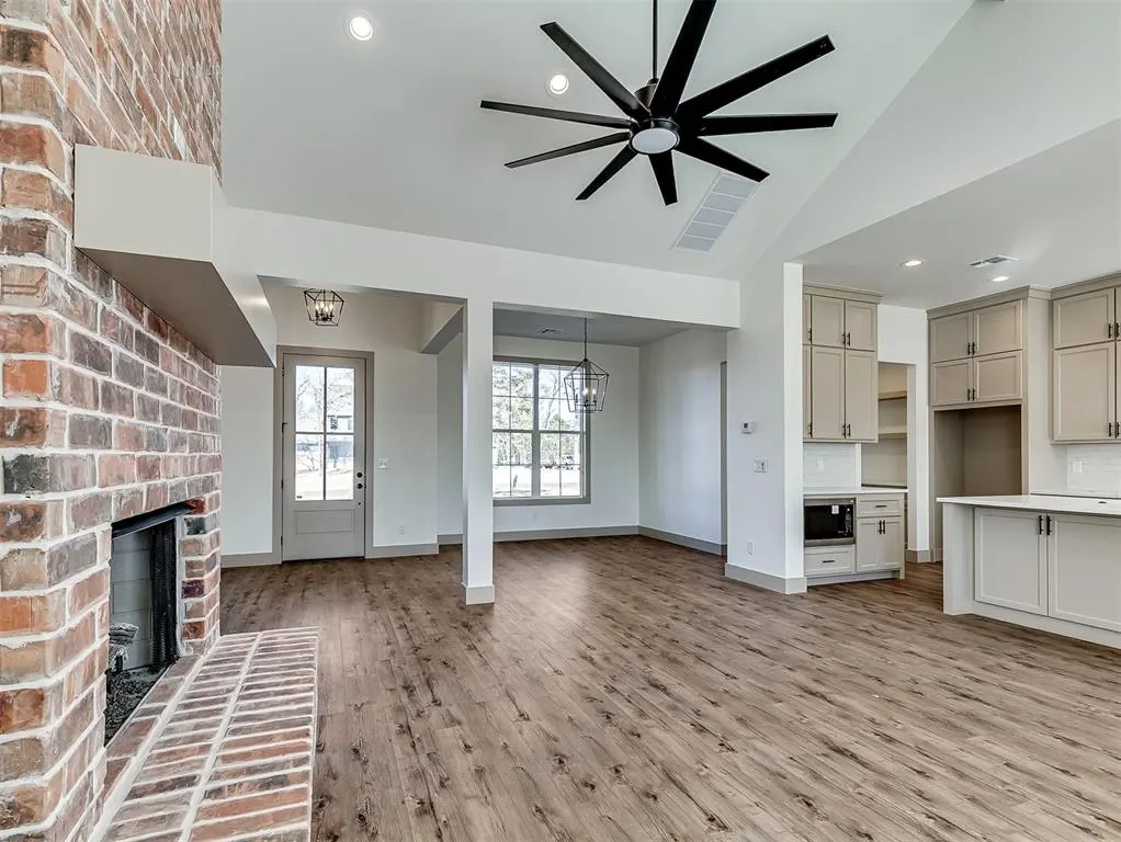 Photo 8 — 21200 Reserve Circle, Harrah, OK 73045