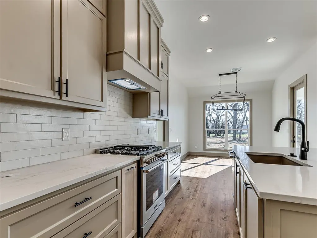 Photo 10 — 21200 Reserve Circle, Harrah, OK 73045