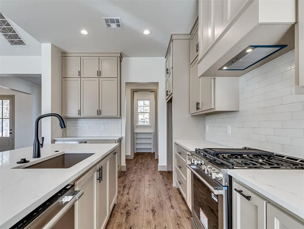 Photo 11 — 21200 Reserve Circle, Harrah, OK 73045