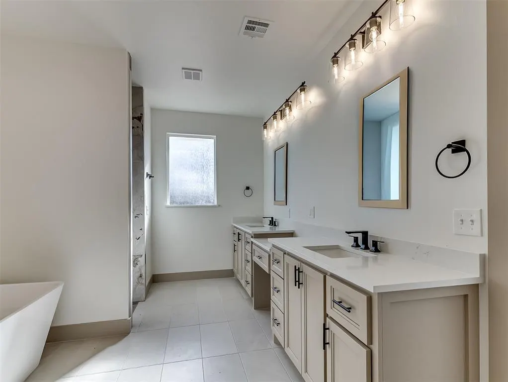 Photo 15 — 21200 Reserve Circle, Harrah, OK 73045