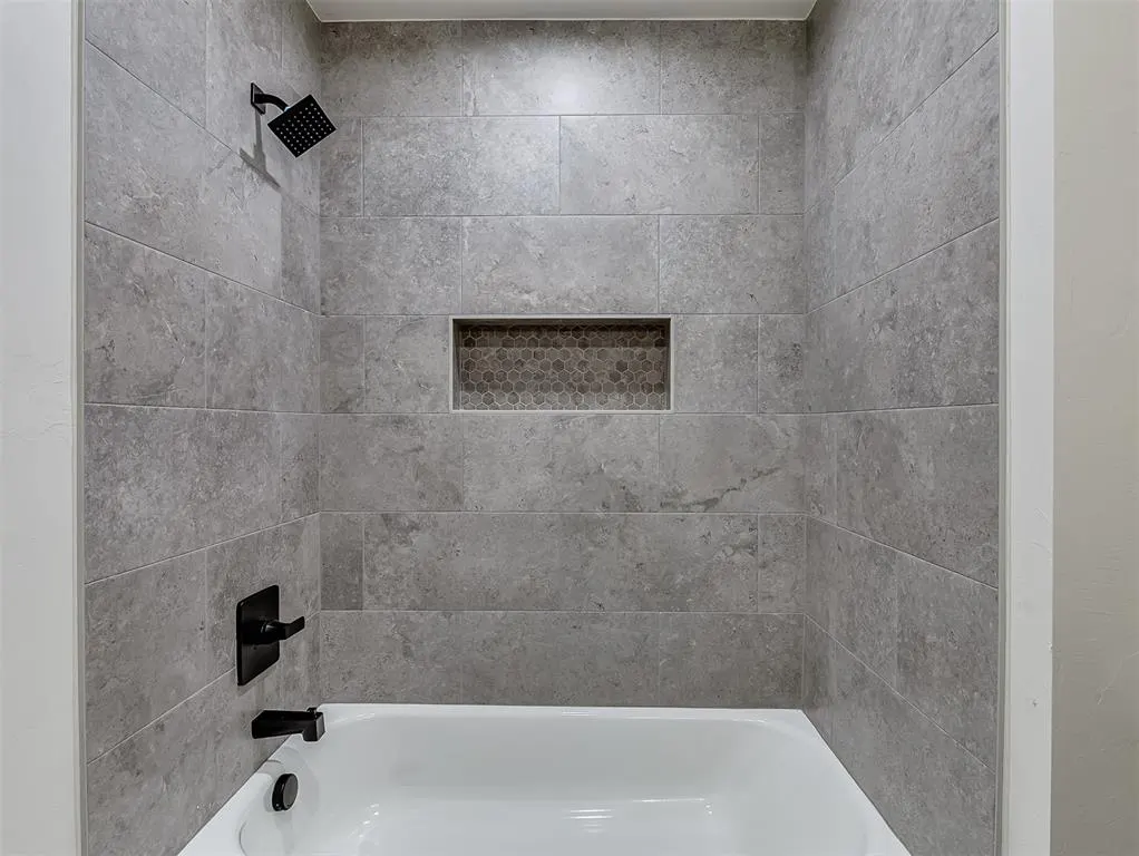 Photo 24 — 21200 Reserve Circle, Harrah, OK 73045
