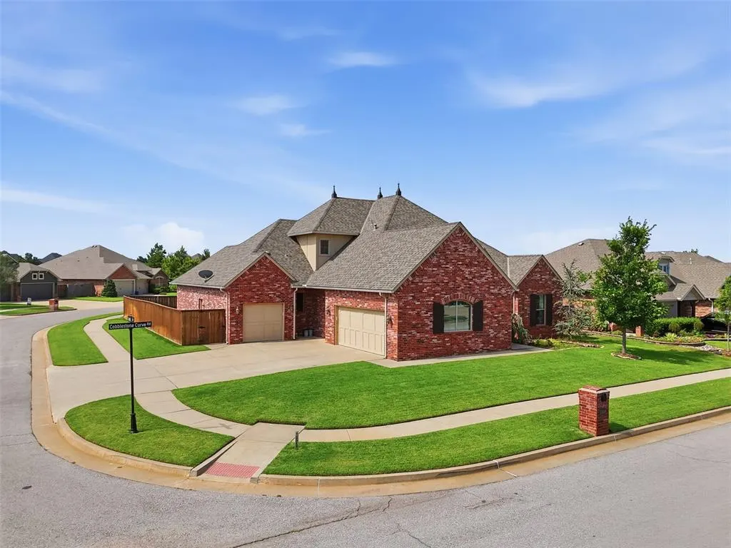 Photo 2 — 13608 Cobblestone Curve Road, Oklahoma City, OK 73142