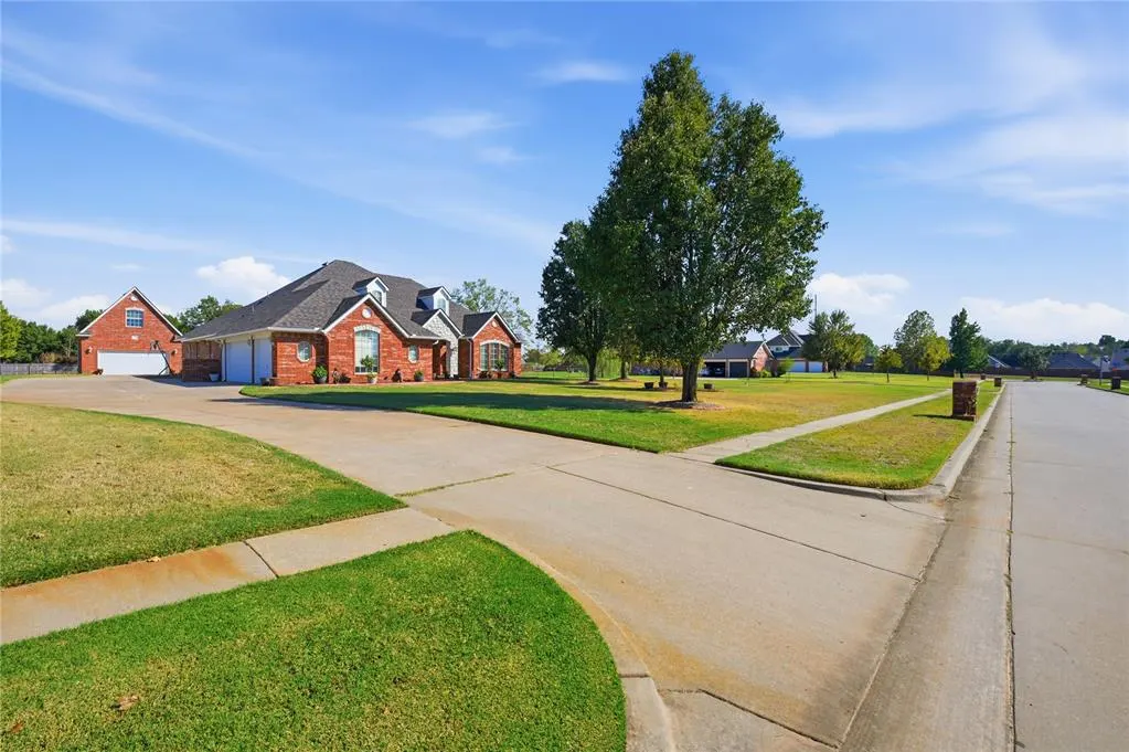 Photo 3 — 1374 Hidden Valley Lane, Choctaw, OK 73020