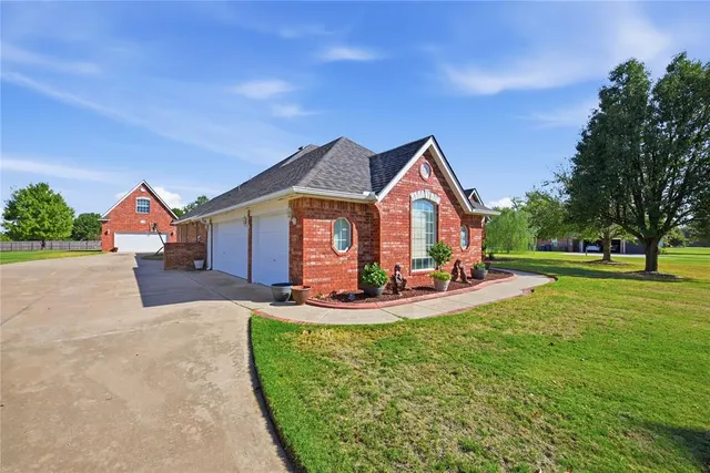Photo 4 — 1374 Hidden Valley Lane, Choctaw, OK 73020