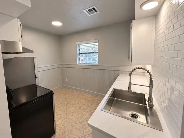 Photo 13 — 808 E Apache Street, Norman, OK 73071