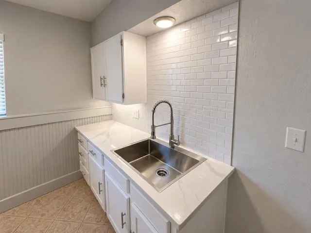 Photo 14 — 808 E Apache Street, Norman, OK 73071