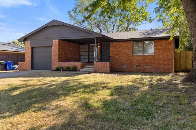 Photo 3 — 704 Hedge Drive, Midwest City, OK 73110