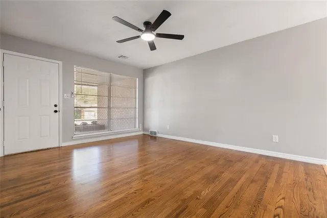 Photo 5 — 704 Hedge Drive, Midwest City, OK 73110
