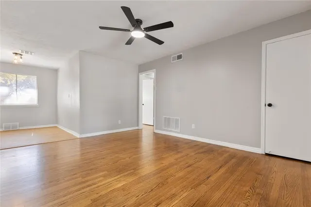 Photo 6 — 704 Hedge Drive, Midwest City, OK 73110