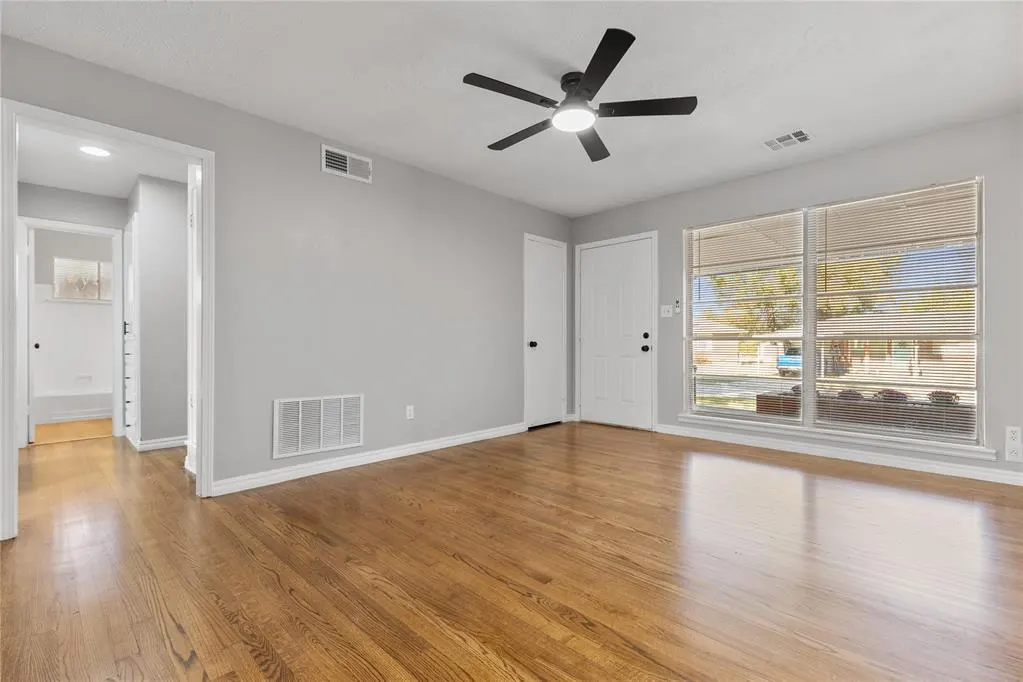 Photo 7 — 704 Hedge Drive, Midwest City, OK 73110